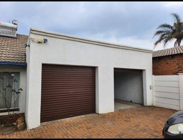 4 BEDROOM HOUSE FOR SALE IN VAN RIEBEECK PARK